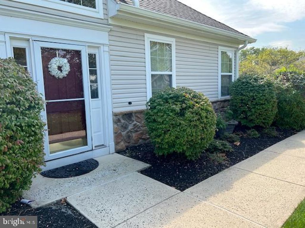 156 COPPERFIELD DR #END, Lawrence Township, NJ 08648