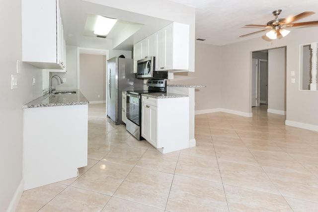 417 NE Cornwall Ave, Port St Lucie, FL 34983