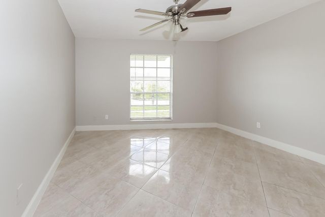 417 NE Cornwall Ave, Port St Lucie, FL 34983