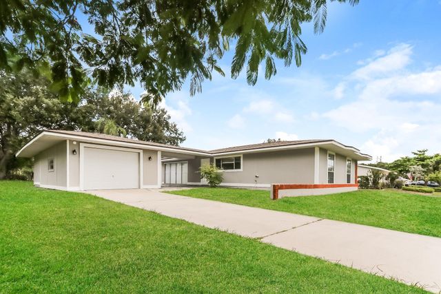 417 NE Cornwall Ave, Port St Lucie, FL 34983