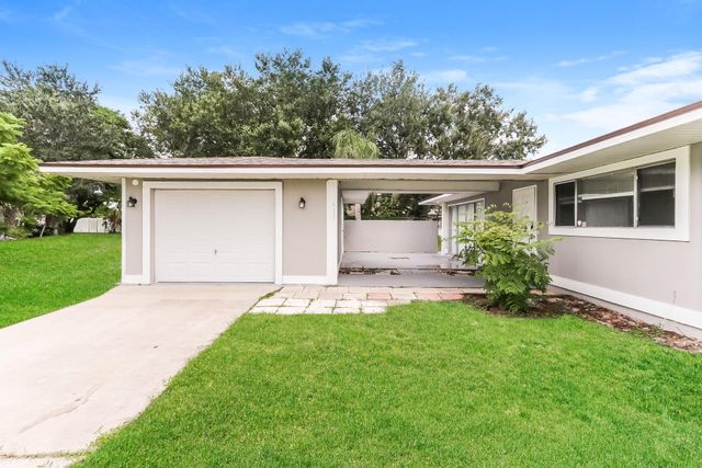 417 NE Cornwall Ave, Port St Lucie, FL 34983