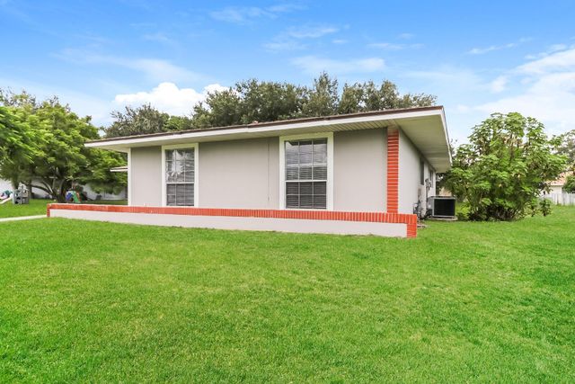 417 NE Cornwall Ave, Port St Lucie, FL 34983