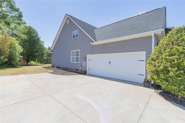 208 Mahaffey Road, Williamston, SC 29697