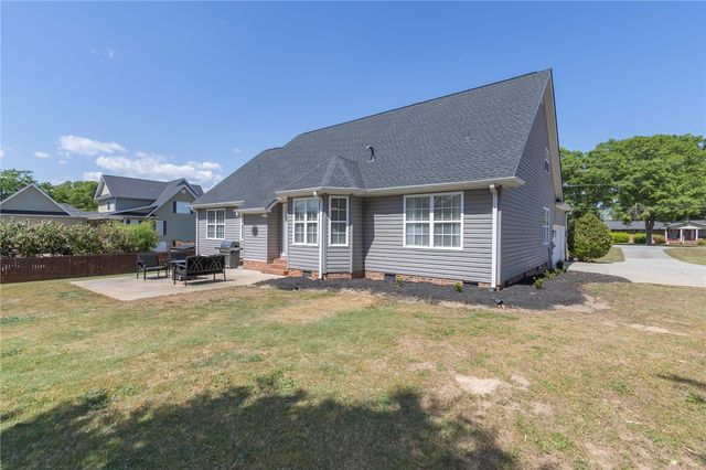208 Mahaffey Road, Williamston, SC 29697