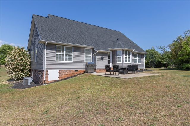 208 Mahaffey Road, Williamston, SC 29697
