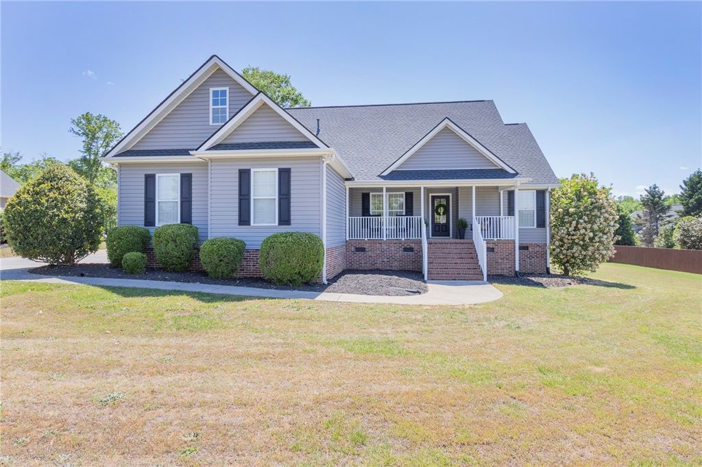 208 Mahaffey Road, Williamston, SC 29697