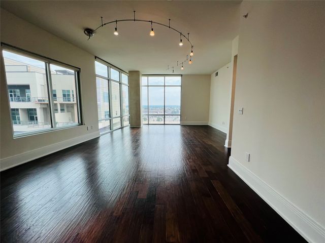 8066 Park Lane 1116, Dallas, TX 75231