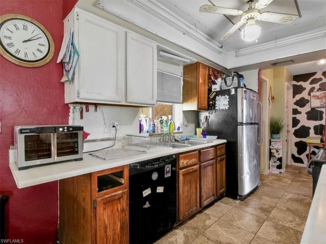 209 NE 9th CT, Cape Coral, FL 33909