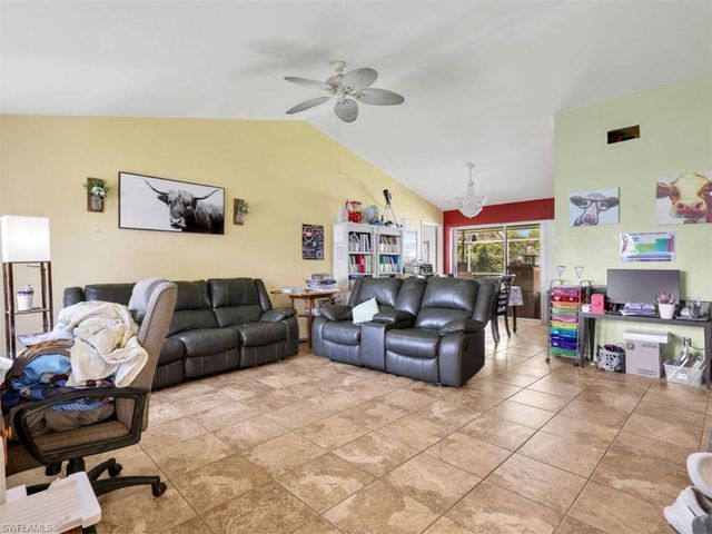 209 NE 9th CT, Cape Coral, FL 33909