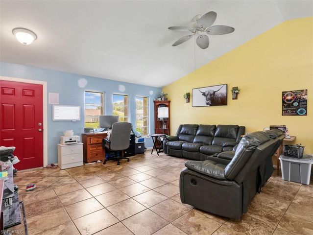 209 NE 9th CT, Cape Coral, FL 33909