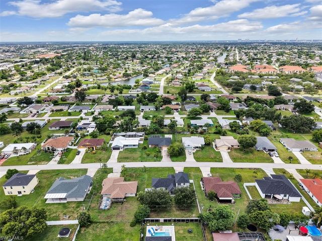209 NE 9th CT, Cape Coral, FL 33909