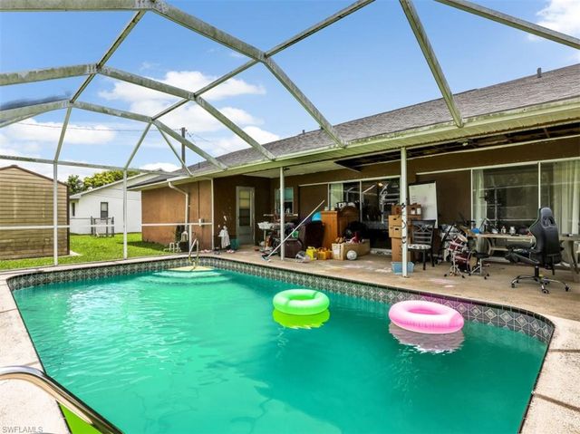 209 NE 9th CT, Cape Coral, FL 33909