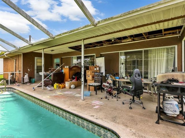 209 NE 9th CT, Cape Coral, FL 33909