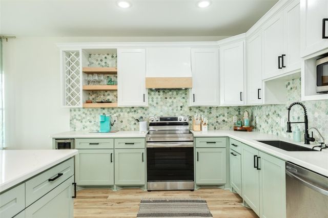 312 Seabean Street, Surfside Beach, TX 77541