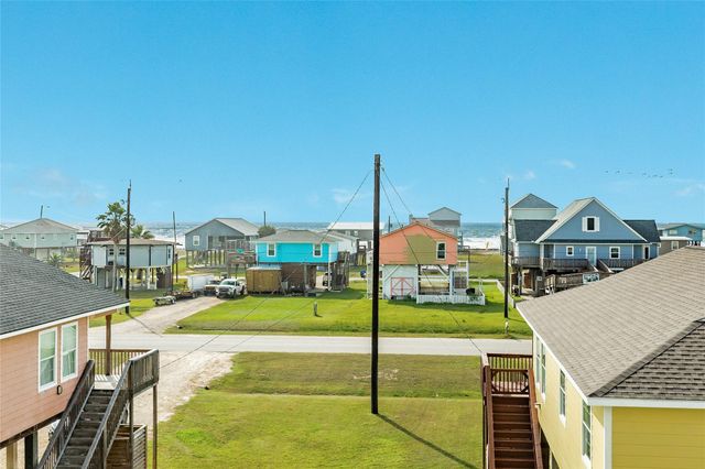 312 Seabean Street, Surfside Beach, TX 77541