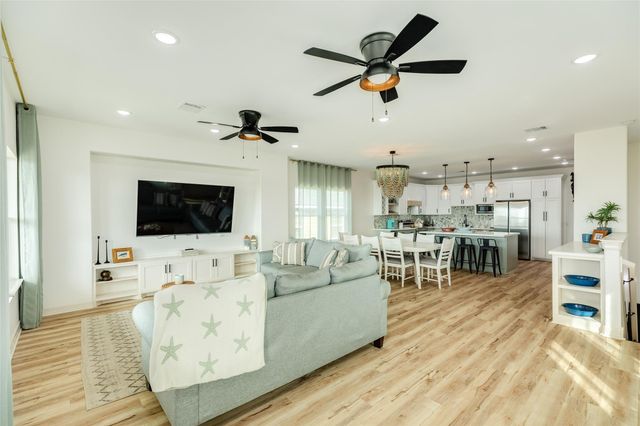312 Seabean Street, Surfside Beach, TX 77541