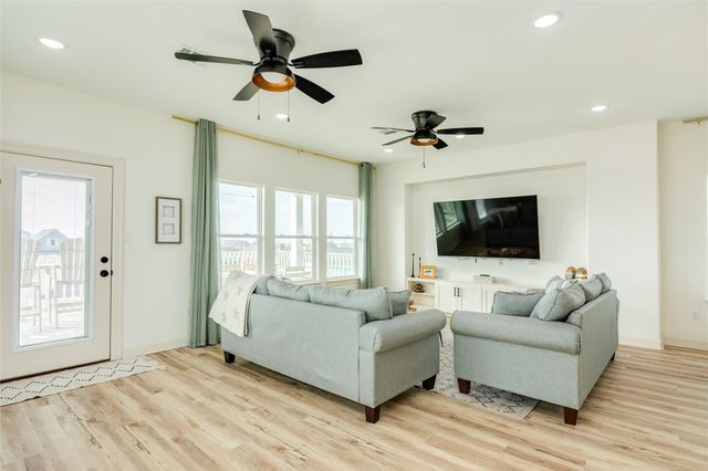312 Seabean Street, Surfside Beach, TX 77541