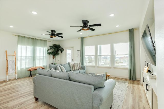 312 Seabean Street, Surfside Beach, TX 77541