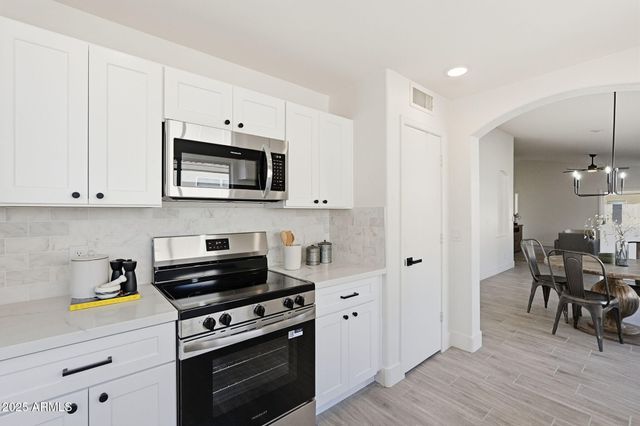 4618 E CHARLESTON Avenue, Phoenix, AZ 85032