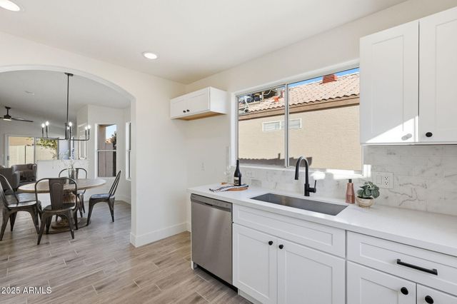 4618 E CHARLESTON Avenue, Phoenix, AZ 85032