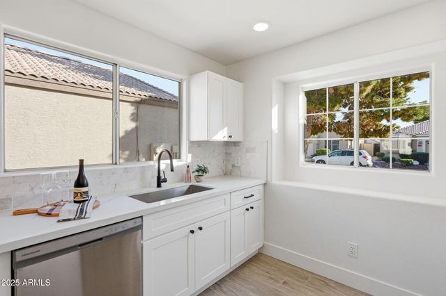 4618 E CHARLESTON Avenue, Phoenix, AZ 85032