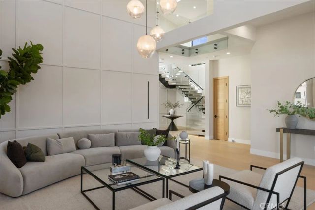 1658 5th, Manhattan Beach, CA 90266