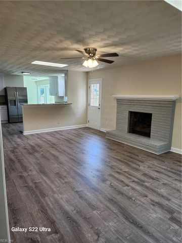 685 Lord Dunmore DR, Virginia Beach, VA 23464