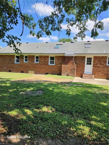 685 Lord Dunmore DR, Virginia Beach, VA 23464