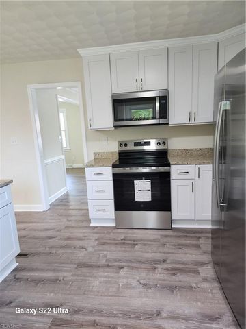 685 Lord Dunmore DR, Virginia Beach, VA 23464