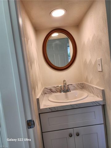 685 Lord Dunmore DR, Virginia Beach, VA 23464