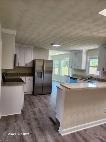 685 Lord Dunmore DR, Virginia Beach, VA 23464