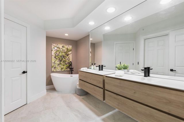 3370 Hidden Bay Dr 409, Aventura, FL 33180