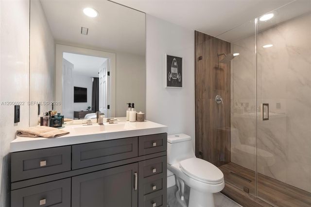 3370 Hidden Bay Dr 409, Aventura, FL 33180