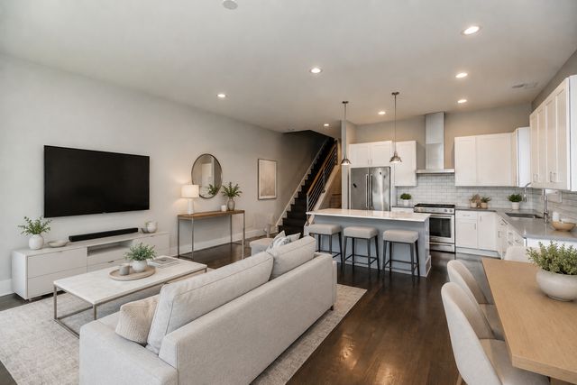 2018 S Loomis Street 3, Chicago, IL 60608