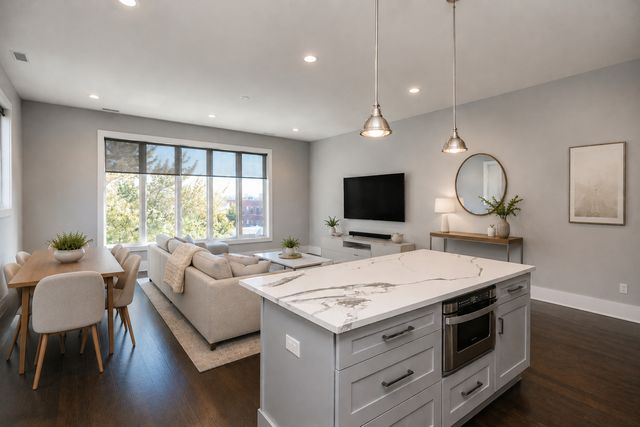 2018 S Loomis Street 3, Chicago, IL 60608