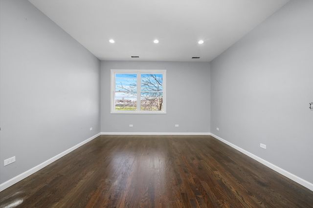 2731 S Whipple Street, Chicago, IL 60623