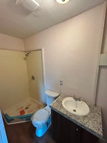 1038 E Maddox Avenue, Fort Worth, TX 76104