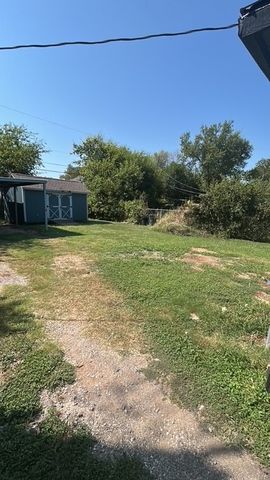 1038 E Maddox Avenue, Fort Worth, TX 76104