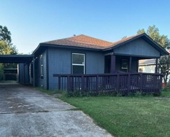 1038 E Maddox Avenue, Fort Worth, TX 76104