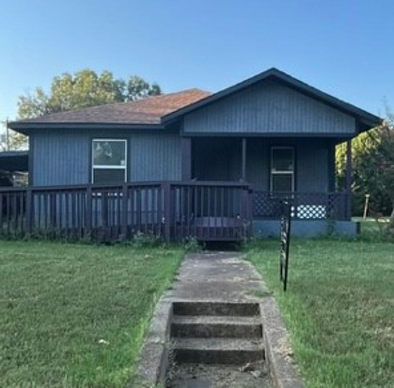 1038 E Maddox Avenue, Fort Worth, TX 76104
