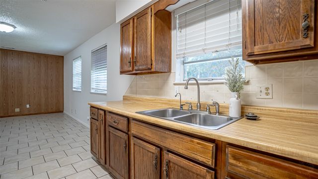 217 Wintercrest Road, Burleson, TX 76028