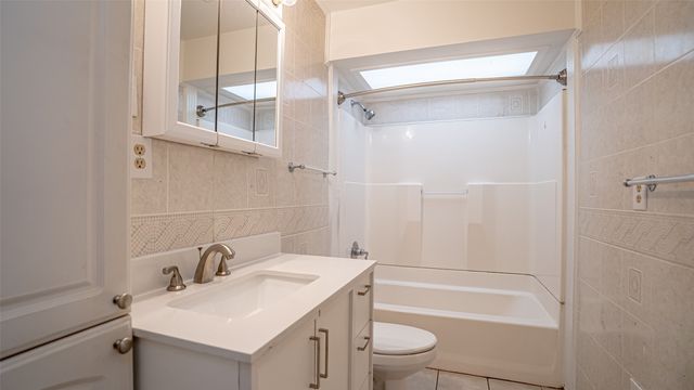 217 Wintercrest Road, Burleson, TX 76028