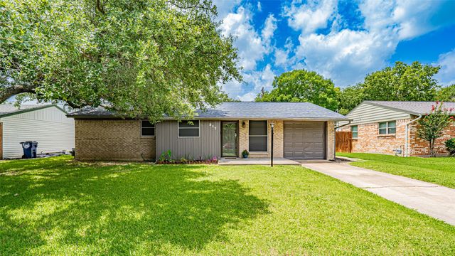217 Wintercrest Road, Burleson, TX 76028