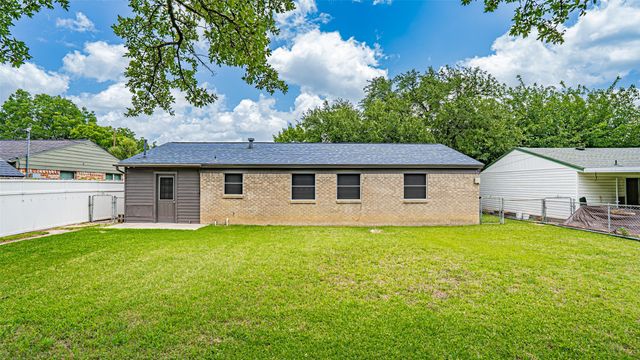 217 Wintercrest Road, Burleson, TX 76028
