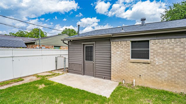 217 Wintercrest Road, Burleson, TX 76028