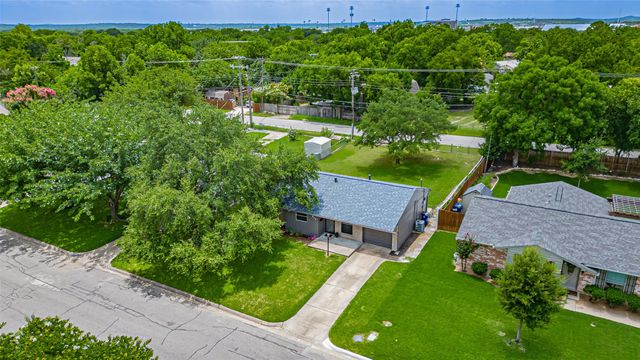 217 Wintercrest Road, Burleson, TX 76028