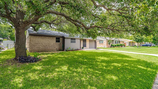 217 Wintercrest Road, Burleson, TX 76028
