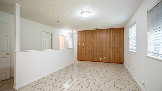 217 Wintercrest Road, Burleson, TX 76028