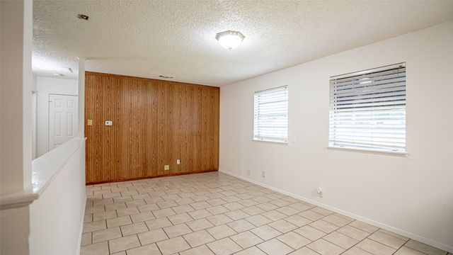 217 Wintercrest Road, Burleson, TX 76028