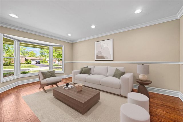 2925 Parkside Drive, Highland Park, IL 60035
